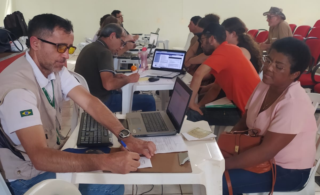 Cadastramento de famílias do Assentamento Nova União para recebimento de titularização de t...
