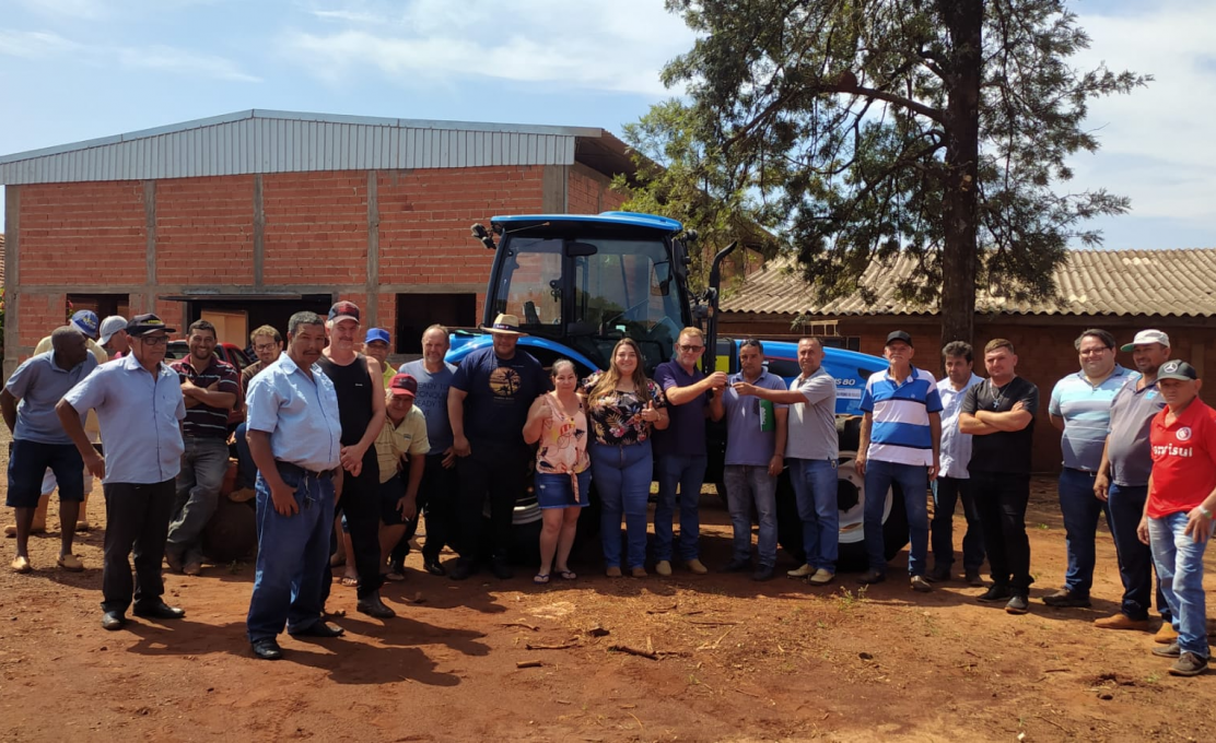 Associação Rural do Distrito de Luz Marina assina Termo de Permissão de Uso de Bens Móveis