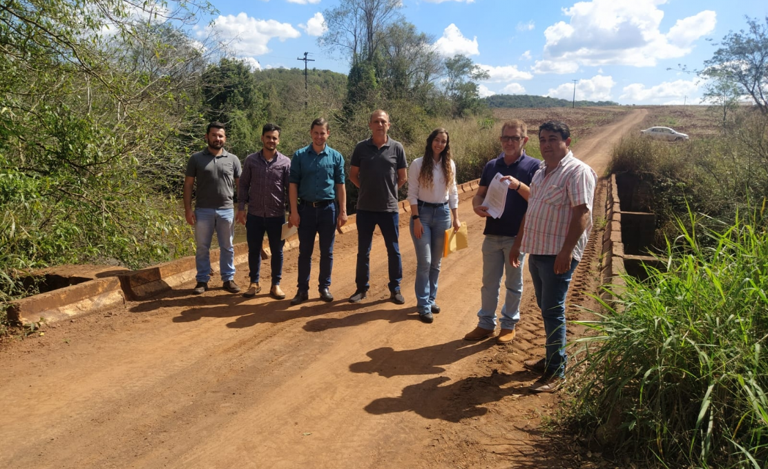 Prefeito de São Pedro do Iguaçu e de Ouro Verde do Oeste assinam Convênio para alargamento d...