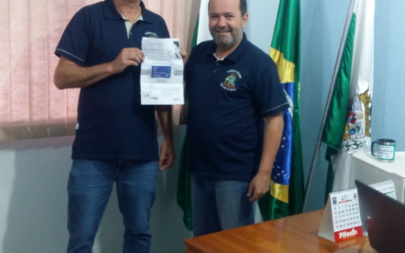 Servidores Municipais recebem cartão do auxílio-alimentação