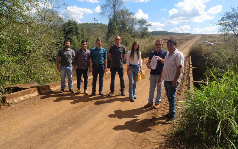 Prefeito de São Pedro do Iguaçu e de Ouro Verde do Oeste assinam Convênio para alargamento de ponte. 