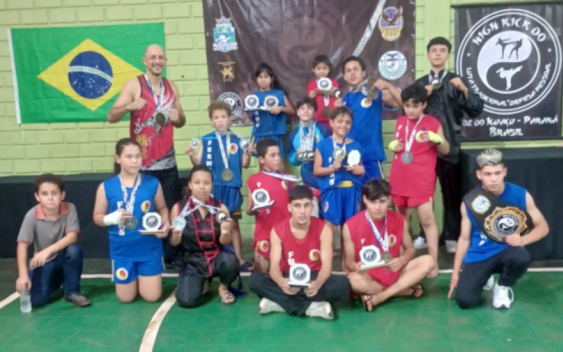 Alunos do SCFV se destacam em Campeonato Regional High do Kickboxing em Foz do Iguaçu.
