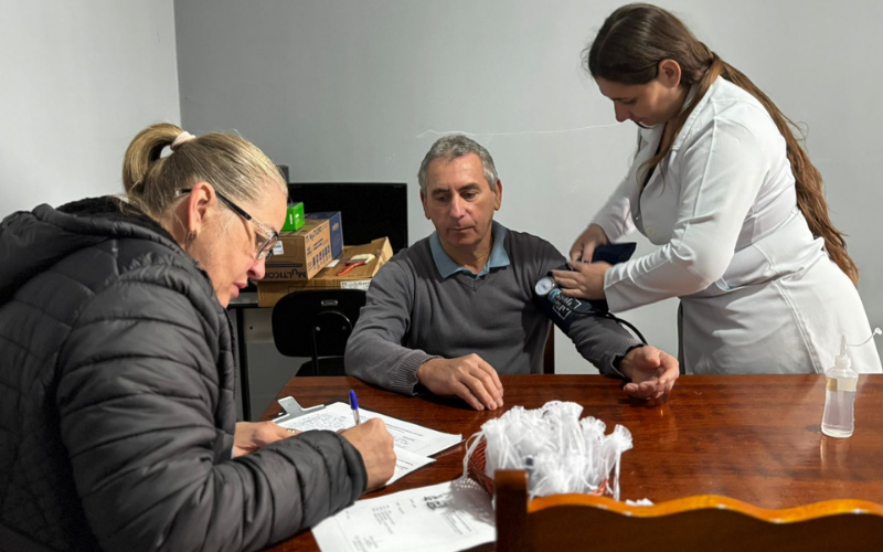 Agosto Azul: Servidores municipais recebem ações de saúde e conscientização sobre o cuidado masculino