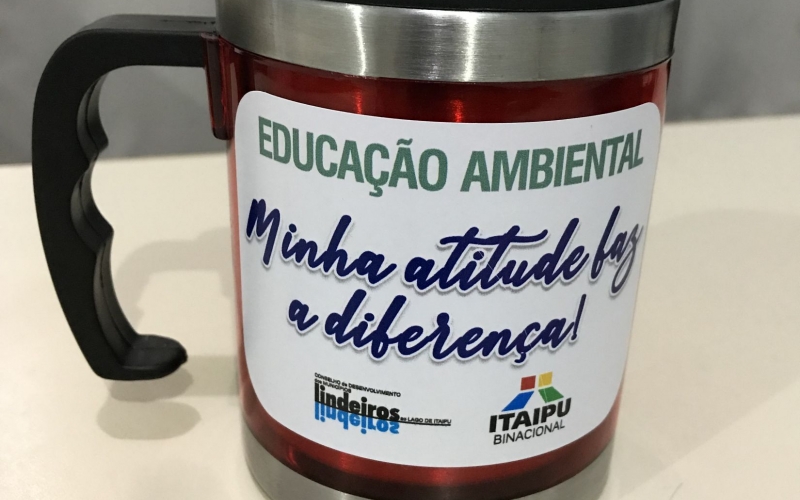 Educação Ambiental: Servidores Públicos Municipais recebem canecas reutilizáveis