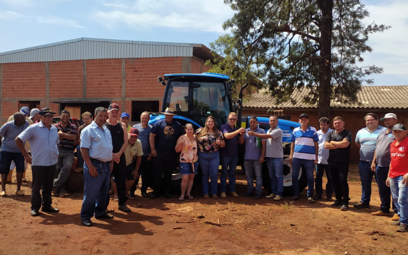 Associação Rural do Distrito de Luz Marina assina Termo de Permissão de Uso de Bens Móveis